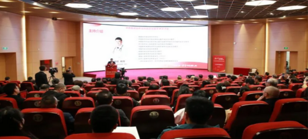 2025年3月21日，“‘松论健康，龄铸经典’-中西医结合防治高血压全国学术交流会”在成都举办。